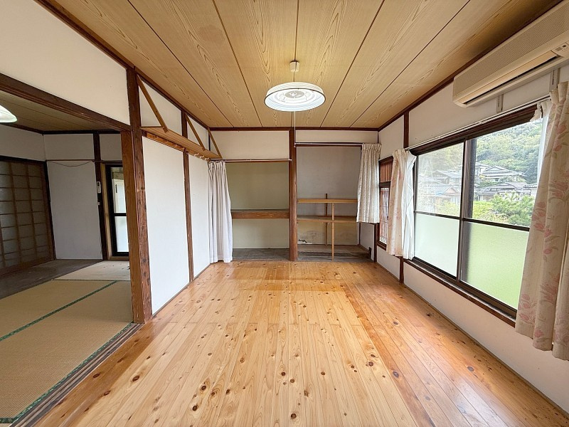 鵜渡越町一戸建【２棟一括】の洋室