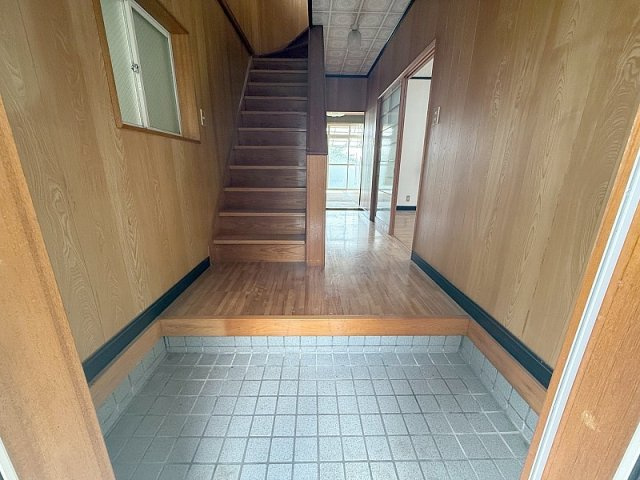 鵜渡越町一戸建【２棟一括】の玄関