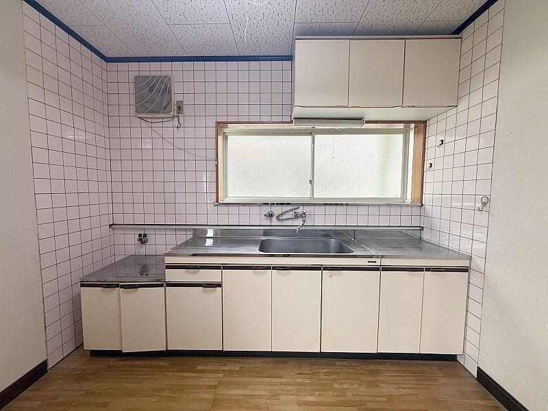鵜渡越町一戸建【２棟一括】のキッチン