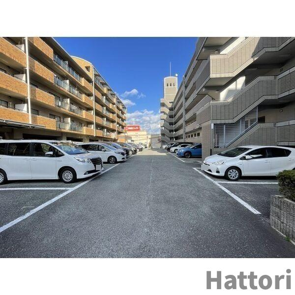 アビタシオン橋本Ⅱの駐車場