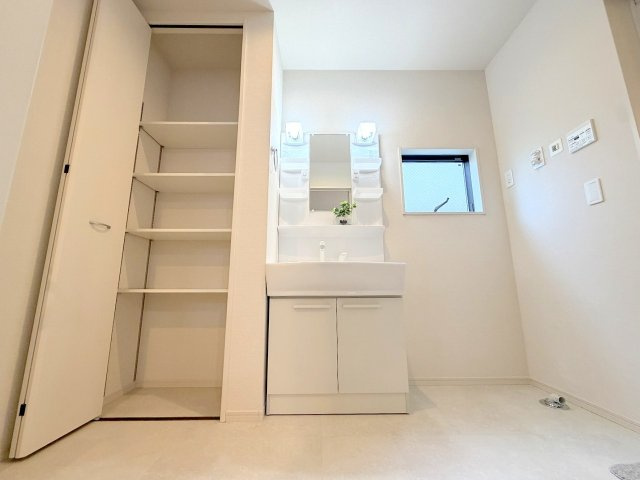 昭島市美堀町２丁目の中古一戸建の独立洗面台