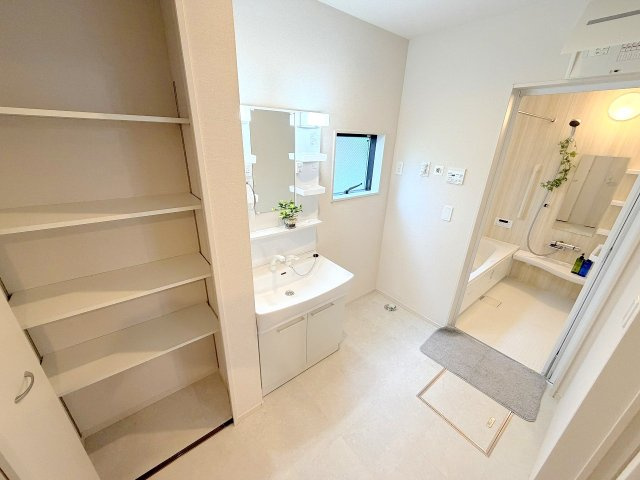 昭島市美堀町２丁目の中古一戸建の独立洗面台