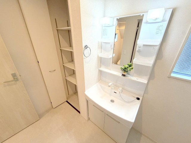 昭島市美堀町２丁目の中古一戸建の独立洗面台