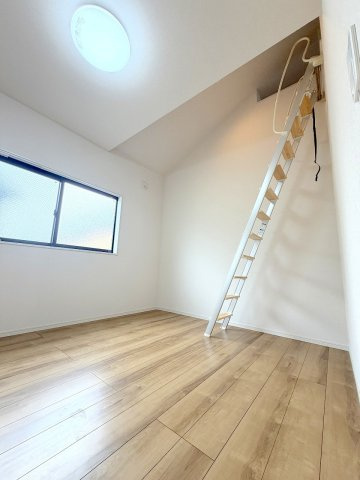 昭島市美堀町２丁目の中古一戸建の洋室