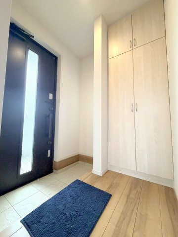 昭島市美堀町２丁目の中古一戸建の玄関