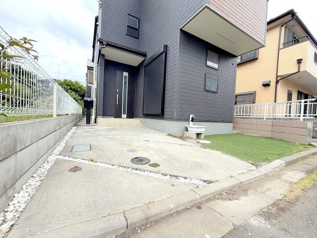 昭島市美堀町２丁目の中古一戸建の駐車場