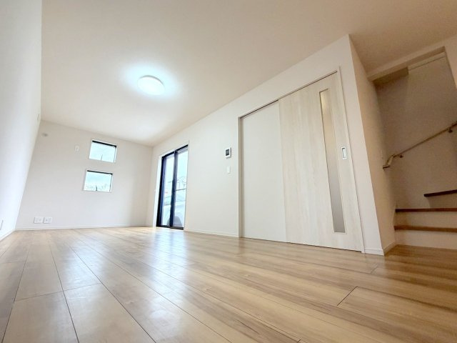 昭島市美堀町２丁目の中古一戸建の居間・リビング