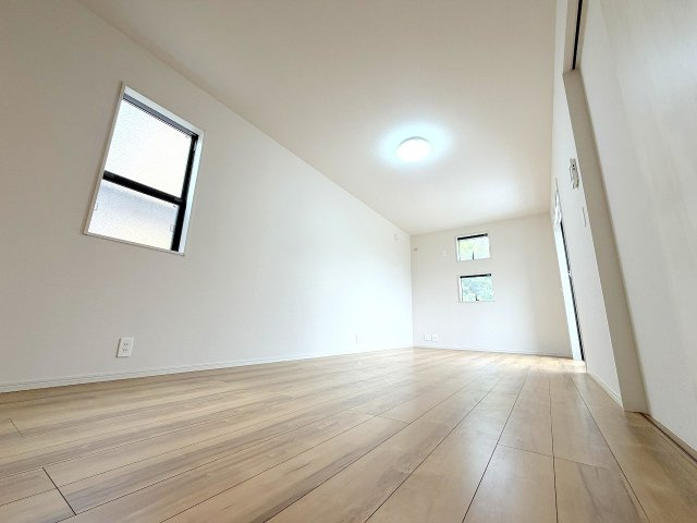 昭島市美堀町２丁目の中古一戸建の居間・リビング