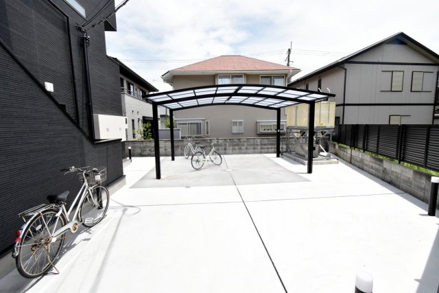 AILE甲東園の駐車場