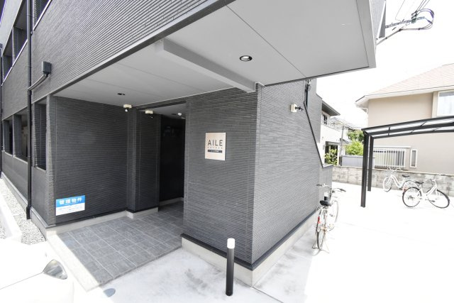 AILE甲東園のエントランス