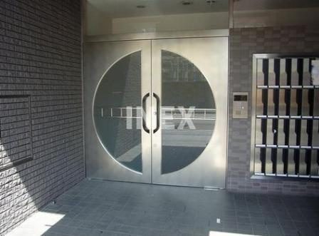 横浜市中区翁町１丁目の賃貸マンションのエントランス