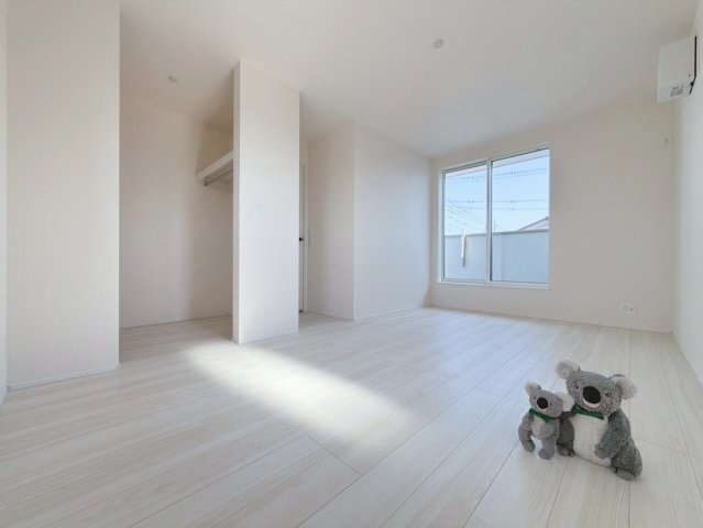 【洋室】 | 玉村町斎藤田　新築住宅 | さまざまにカスタマイズしていただけるシンプルなデザインの内装。ご自身で素敵な空間を創り上げられます。