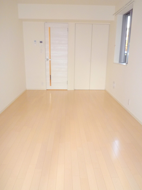 メゾン ド ボヌールの居間・リビング|★キレイなフローリングの角部屋です★