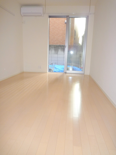 メゾン ド ボヌールの寝室|★キレイなフローリングの角部屋です★