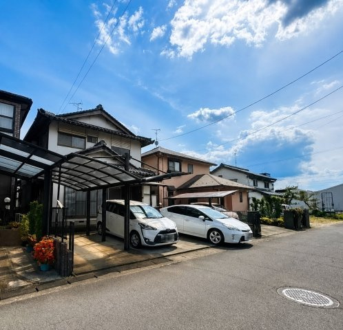 中古戸建　大垣市羽衣町7丁目　昭和55年築の前面道路含む現地写真