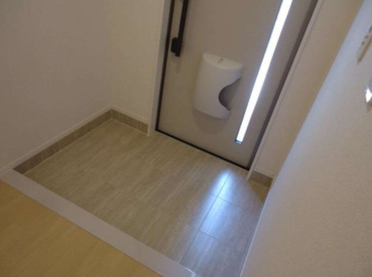 West HouseⅡの玄関