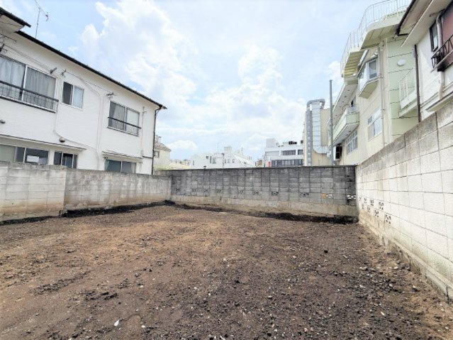 【外観】 | 【仲介手数料５９０万円が無料！】■学芸大学駅４分■東口商店街すぐ■参考プラン３，３８０万円 | 特別キャンペーン中！
日本一の家計応援サービスに挑戦中！
詳細は「諸費用」欄をご確認下さい！
■学芸大学駅4分
■東口商店街から少し入った住宅街
■参考建物３，３８０万円あり