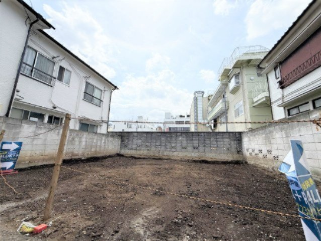 【外観】 | 【仲介手数料５９０万円が無料！】■学芸大学駅４分■東口商店街すぐ■参考プラン３，３８０万円 | 諸費用５９０万円ＯＦＦキャンペーン！！
日本一の家計応援サービスに挑戦中！
■学芸大学駅4分
■東口商店街から少し入った住宅街
■参考建物３，３８０万円あり
■お好きなハウスメーカーで建築可
