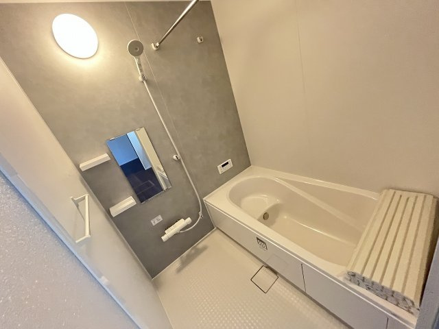 【浴室】 | 福岡市南区警弥郷2丁目1期　1号棟（全2棟）【仲介手数料無料・0円】 | 現地写真。浴室です。