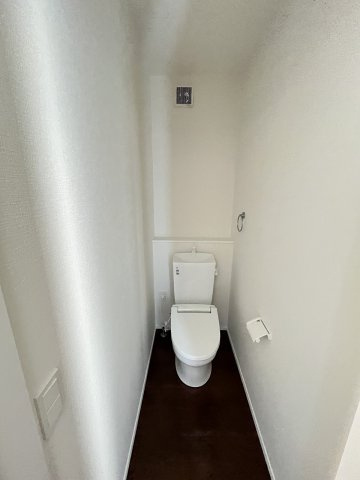 【トイレ】 | 福岡市南区警弥郷2丁目1期　1号棟（全2棟）【仲介手数料無料・0円】 | 現地写真。2階にもトイレです。