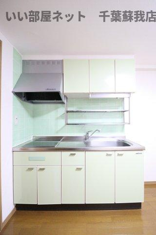 ビラヤワタのキッチン|コンパクトなキッチンで掃除もラクラク