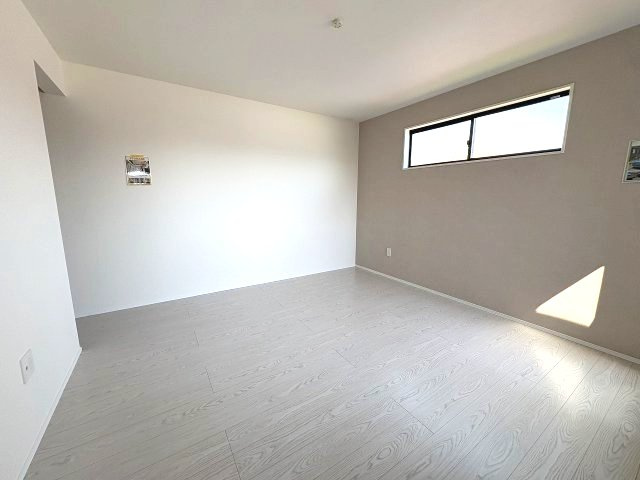 【寝室】 | 福岡市南区警弥郷2丁目1期　2号棟（全2棟）【仲介手数料無料・0円】 | 現地写真。2階主寝室です。