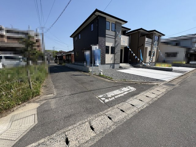 【その他】 | 福岡市南区警弥郷2丁目1期　2号棟（全2棟）【仲介手数料無料・0円】 | 現地写真。前面道路です。