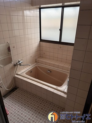 栄町戸建の浴室