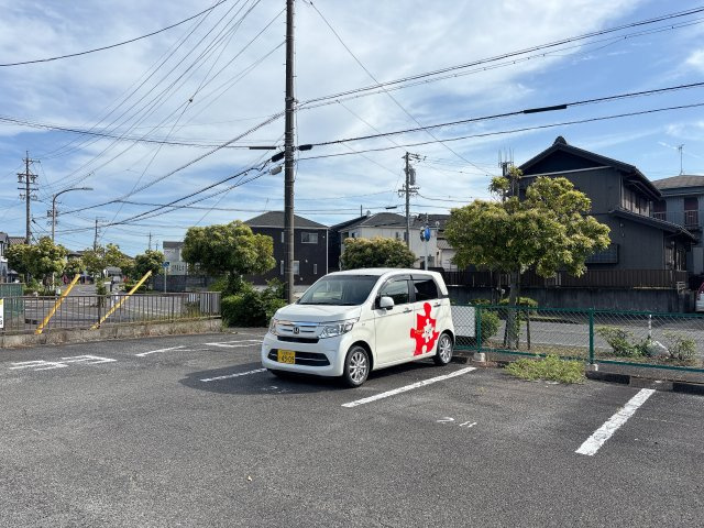 サンライズ寺本の駐車場