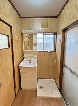 小山町　５K中古戸建の独立洗面台