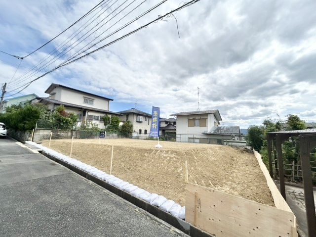 売土地　川西市大和東5丁目の前面道路含む現地写真
