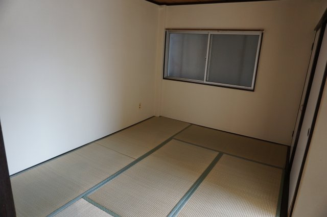 シャトー八戸ノ里の和室