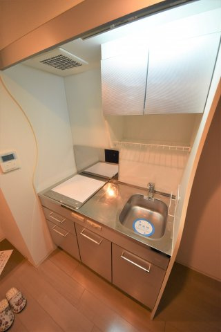 セレニテ本町エコートのキッチン