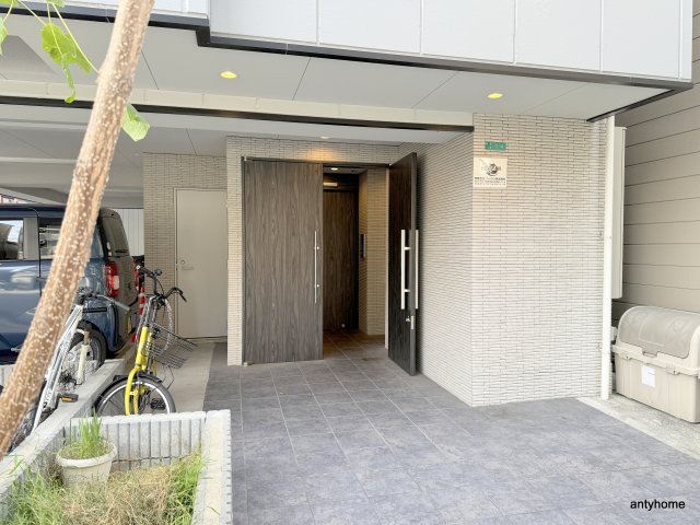メビウス難波WESTレジデンス　仲介手数料無料のエントランス