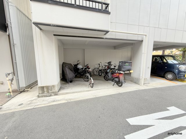 メビウス難波WESTレジデンス　仲介手数料無料の駐車場