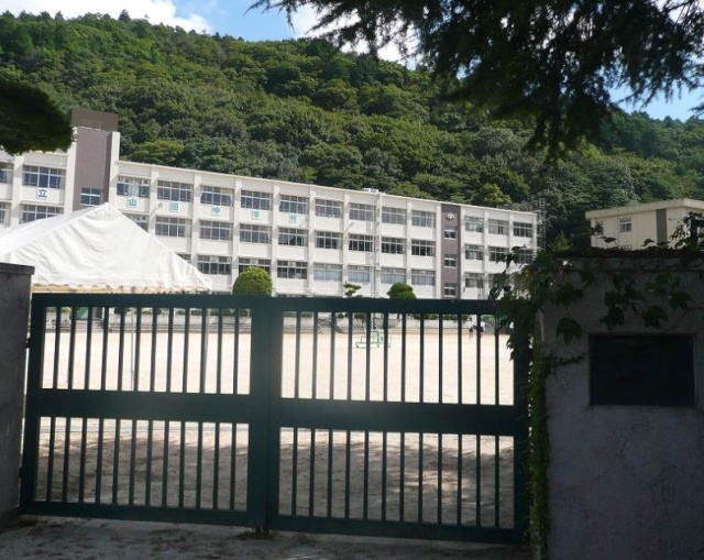 神戸市北区谷上東町のアパートの周辺|神戸市立山田中学校