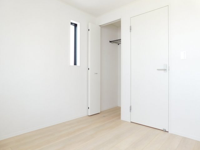 名古屋市瑞穂区鍵田町１丁目の新築一戸建の洋室|◇３階洋室◇　　２面採光で明るい洋室４．５帖　全居室収納完備！
