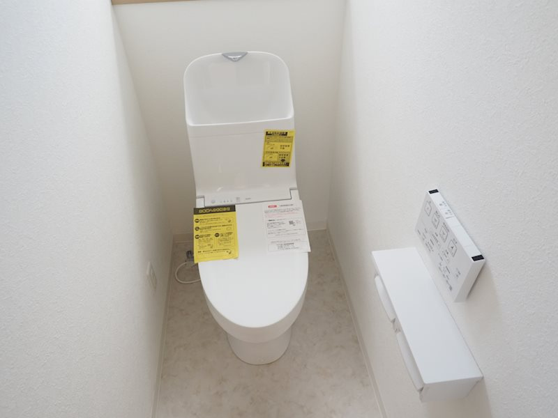 タンク一体型のトイレでお手入れも楽々☆（令和3年8月の写真です）