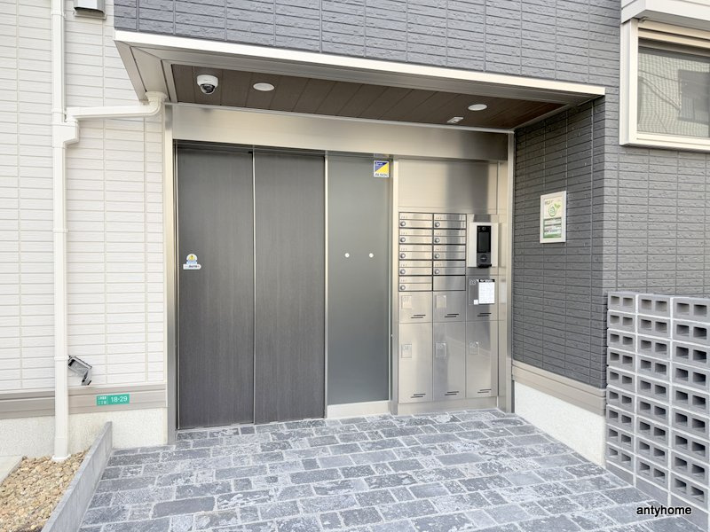 クラシスト三津屋南のエントランス