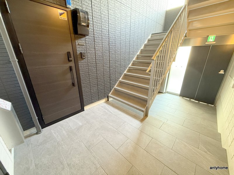 クラシスト三津屋南のロビー