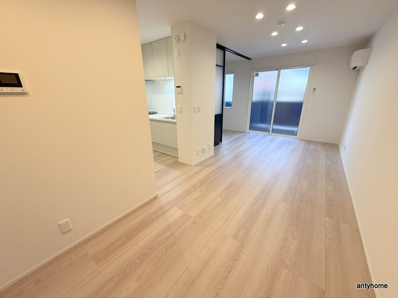 クラシスト三津屋南の居間・リビング
