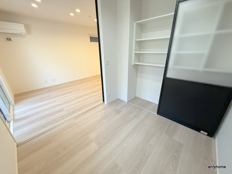 クラシスト三津屋南の洋室