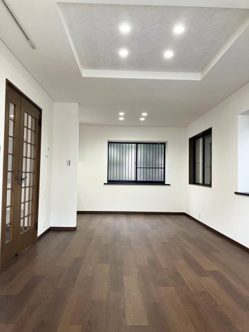 【居間・リビング】 | 南つつじヶ丘桜台三丁目 一戸建