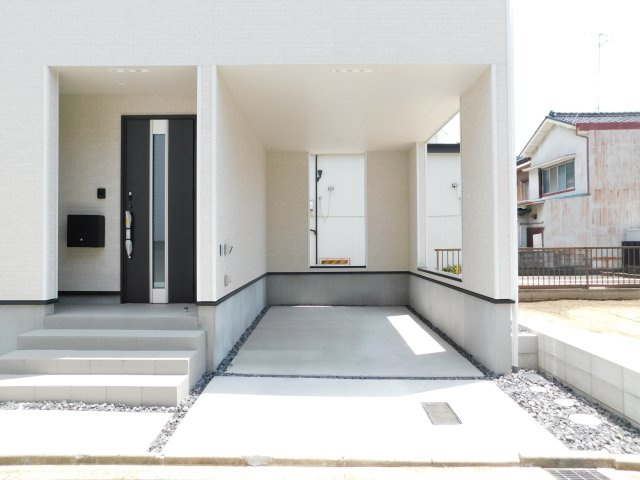 名古屋市瑞穂区鍵田町１丁目の新築一戸建の駐車場|◇ビルトインガレージ◇　　雨の日にも安心して乗降できるビルトインガレージ♪