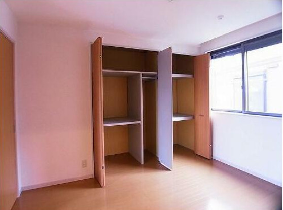 府中市住吉町３丁目のアパートの収納