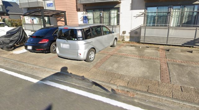 府中市住吉町３丁目のアパートの駐車場