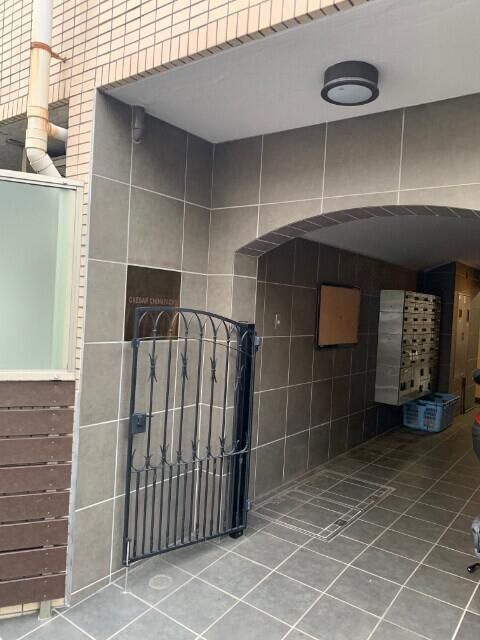 カエサル千早町のエントランス