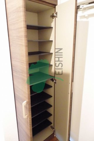Calm dwell(カームドエル)の玄関|姿見付きシューズボックス