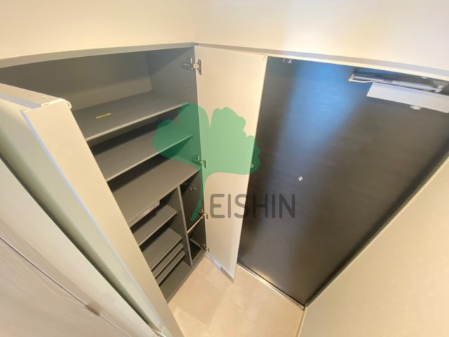 S-RESIDENCE博多駅南affordの玄関|下駄箱もしっかりついてます！
