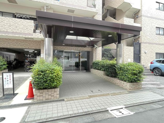 サンレイ浅草のエントランス